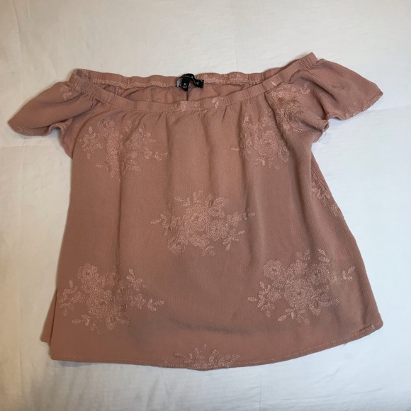 Kendall & Kylie Tops - 🎁FLASH SALE🎁 Kendall & Kylie Off Shoulder Top